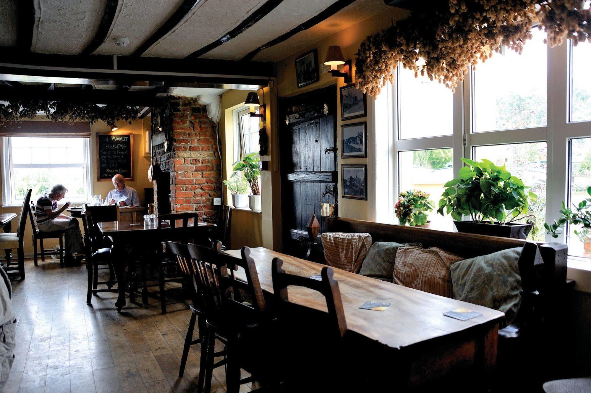 The Pheasant Public House & Hotel Gestingthorpe Eksteriør billede